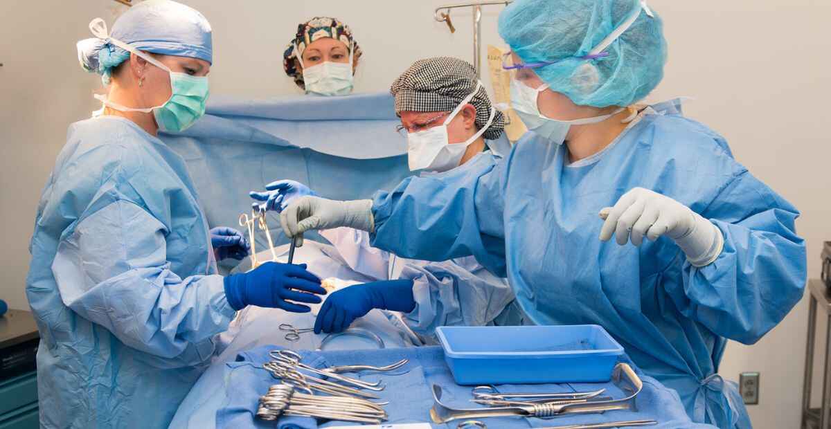How Much Does a Surgical Tech Make in the USA